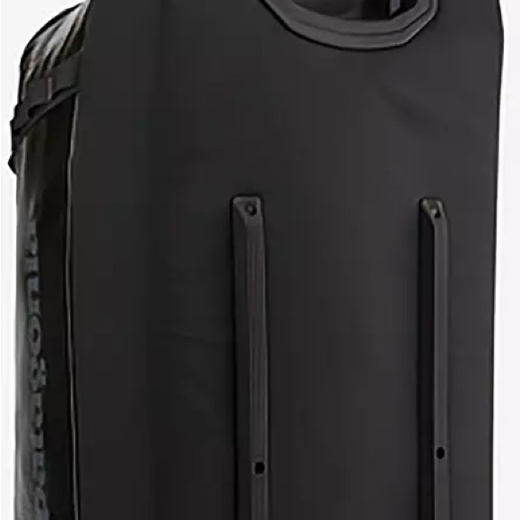 PATAGONIA
Black Hole Wheeled Duffel - 70L
 in Black - Picture 3 of 4